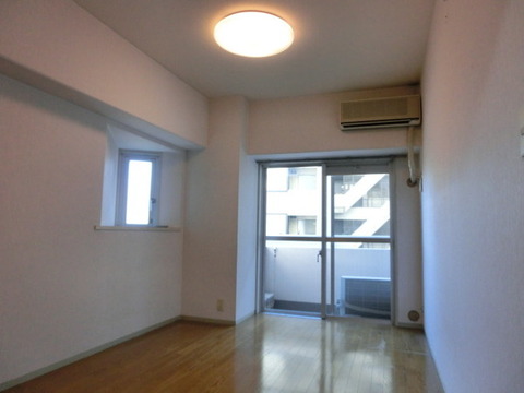 Living and room. Western-style (south-facing)