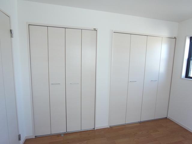 Other introspection. It comes with a spacious storage. 