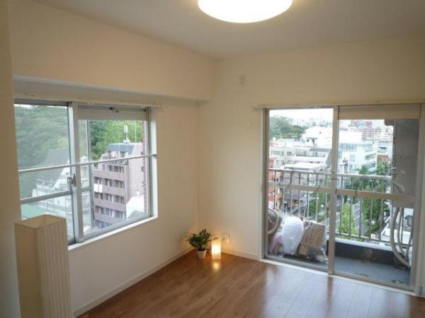 Non-living room. ~ Window is full of many a feeling of opening Western-style ~