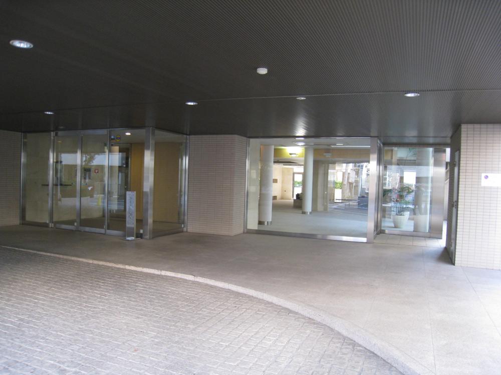 Entrance. Common areas