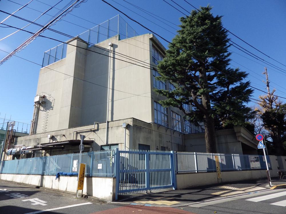 Primary school. 679m to Bunkyo Ward Sekiguchi Utenamachi elementary school