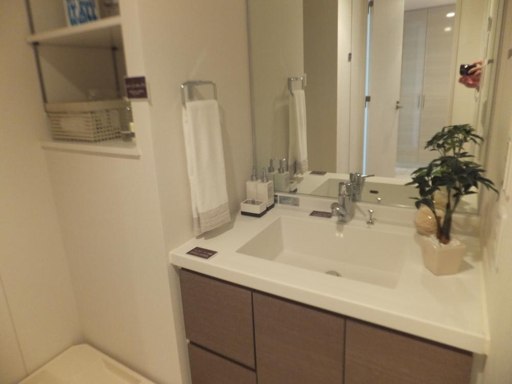 Wash basin, toilet. Same specifications indoor (June 2013) Shooting