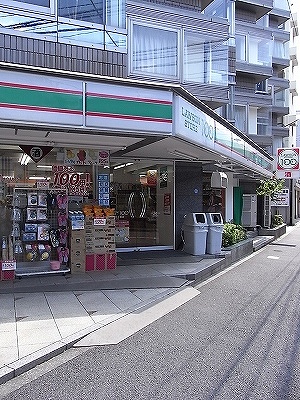 Convenience store. STORE100 Otsuka 6-chome up (convenience store) 124m