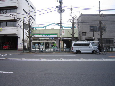 Convenience store. 450m to Family Mart (convenience store)