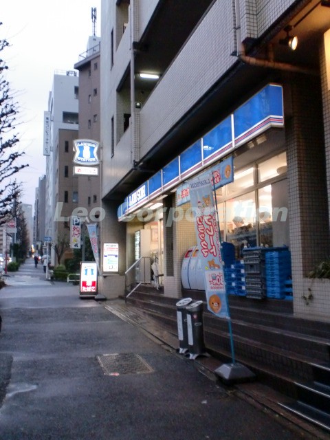 Convenience store. Lawson Hongo chome up (convenience store) 73m