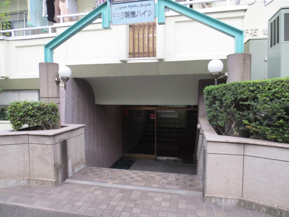 Entrance. Common areas