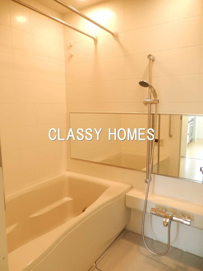 Bath. 2004 Completed Qualia Korakuen: add fueled-out bathroom