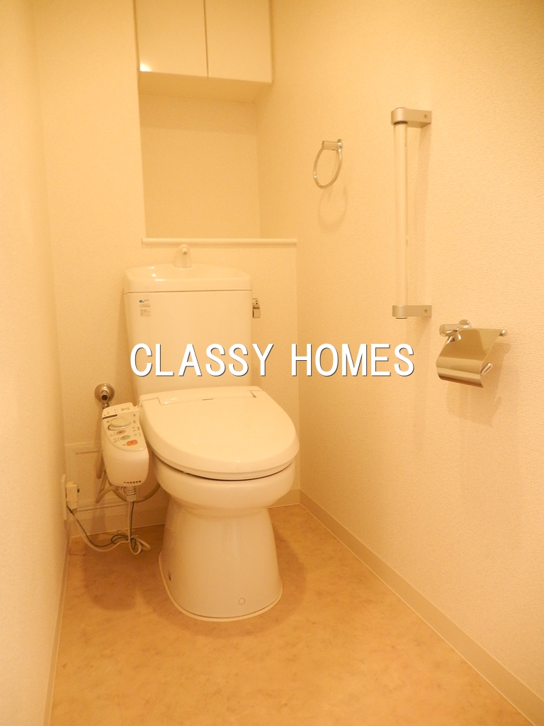 Toilet. 2004 Completed Qualia Korakuen: bidet with toilet