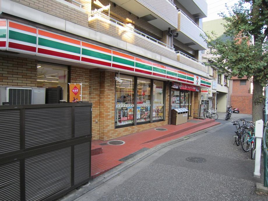 Convenience store. 865m to Seven-Eleven, Bunkyo Koishikawa Botanical Garden before shop