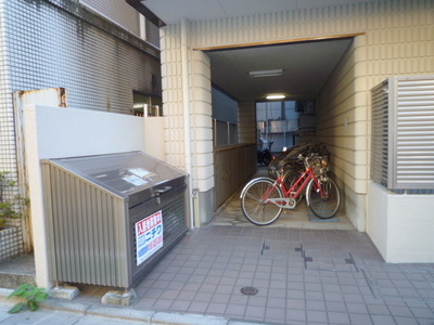 Other common areas. Shinchi in a dedicated waste storage