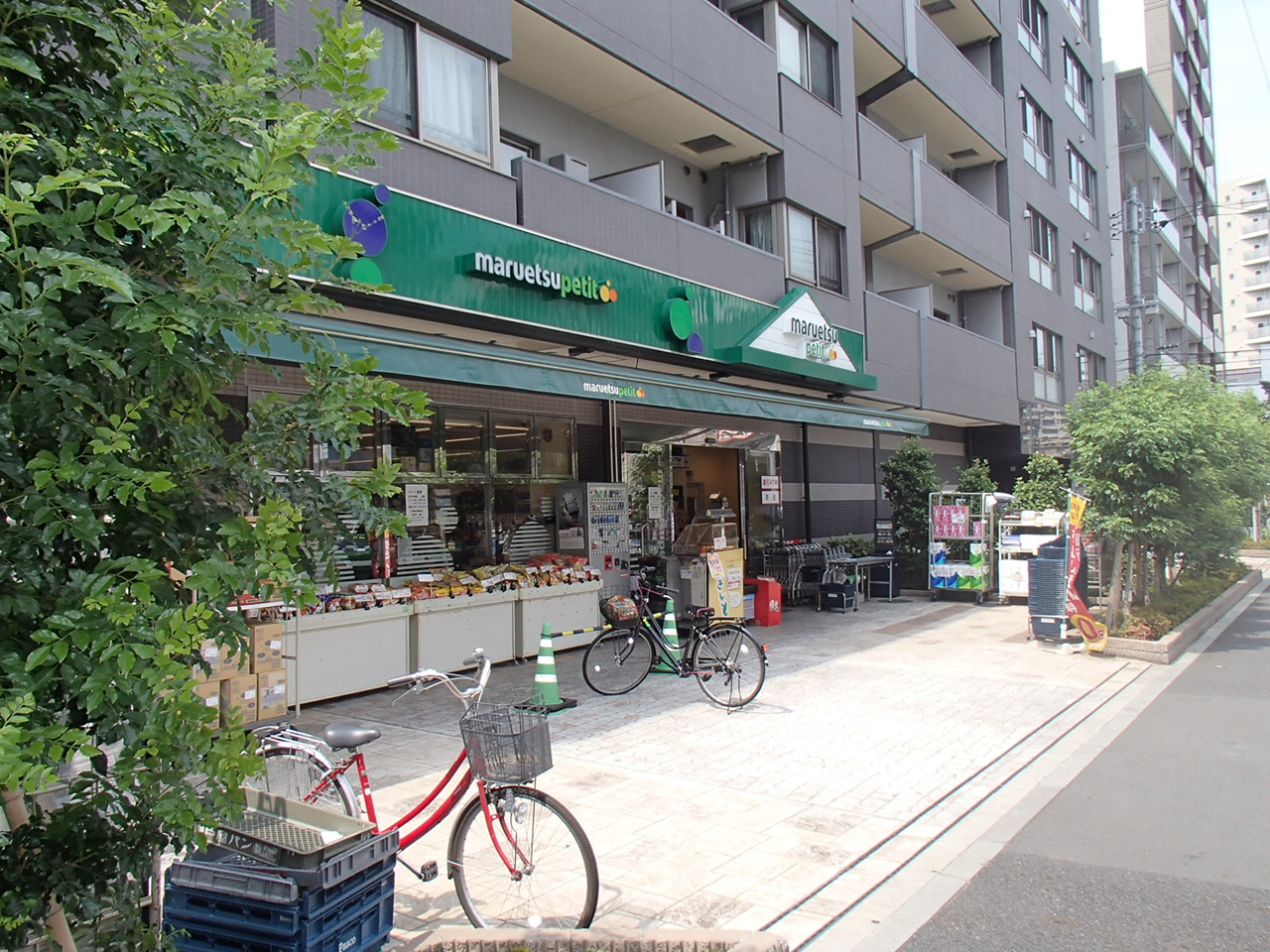 Supermarket. Maruetsu Petit Sengoku store up to (super) 372m