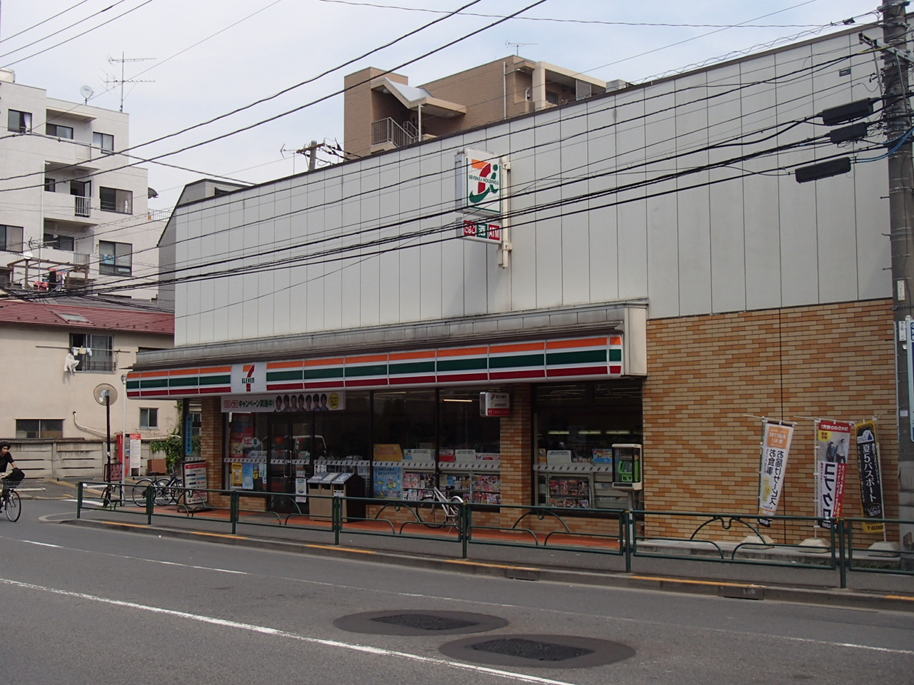 Convenience store. Seven-Eleven Bunkyo Sengoku 1-chome to (convenience store) 250m