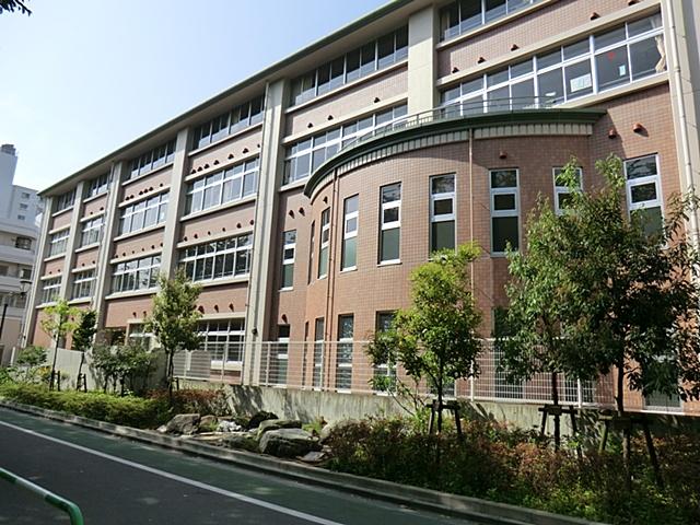 Primary school. 650m to Bunkyo Tatsukubo cho Elementary School