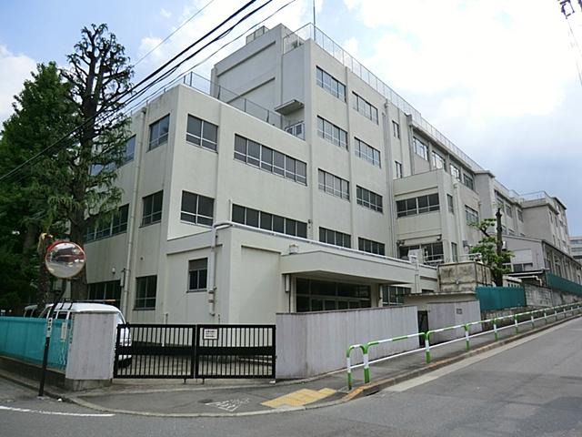 Junior high school. 1000m to Bunkyo Ward first junior high school