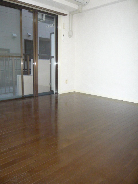 Living and room. Separate photo  ☆ Day is good per facing south ・  ・  ・  ☆ 