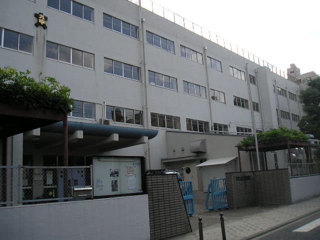 Junior high school. 615m to Bunkyo Ward ninth junior high school (junior high school)