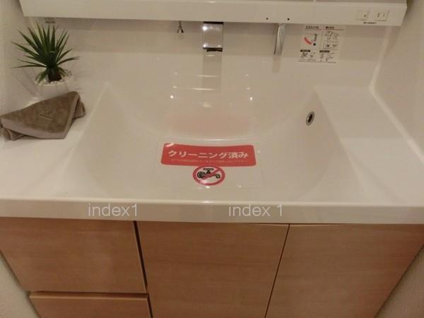 Wash basin, toilet. Ease of use is good in the shower faucet