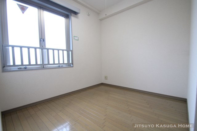 Living and room. The ・ Viraon Sendagi is a reference photograph of the Square. 