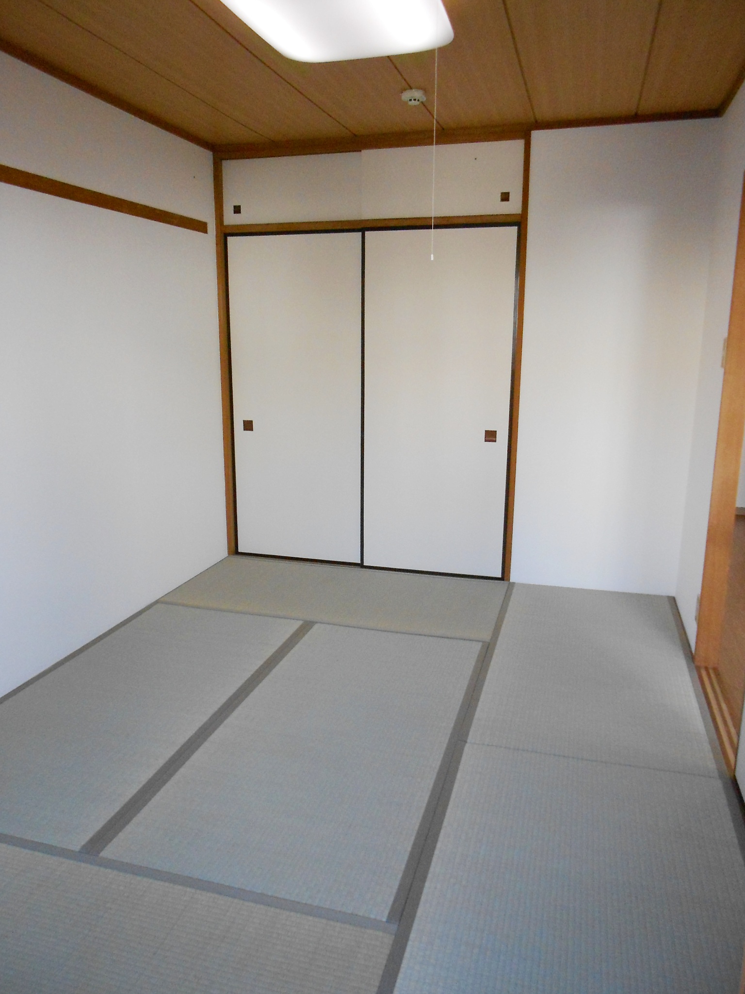 Living and room. Japanese-style room 6 tatami.