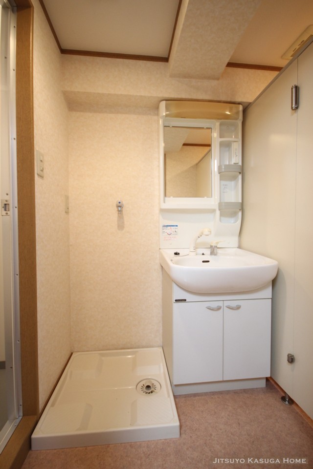 Washroom. Independent wash basin of 凰明 apartment