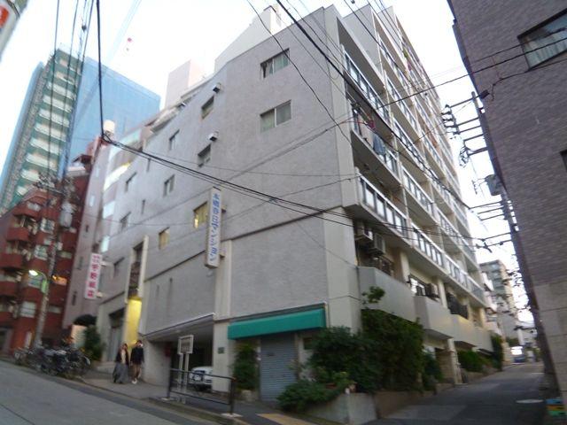 Local appearance photo. Paste outer wall tile