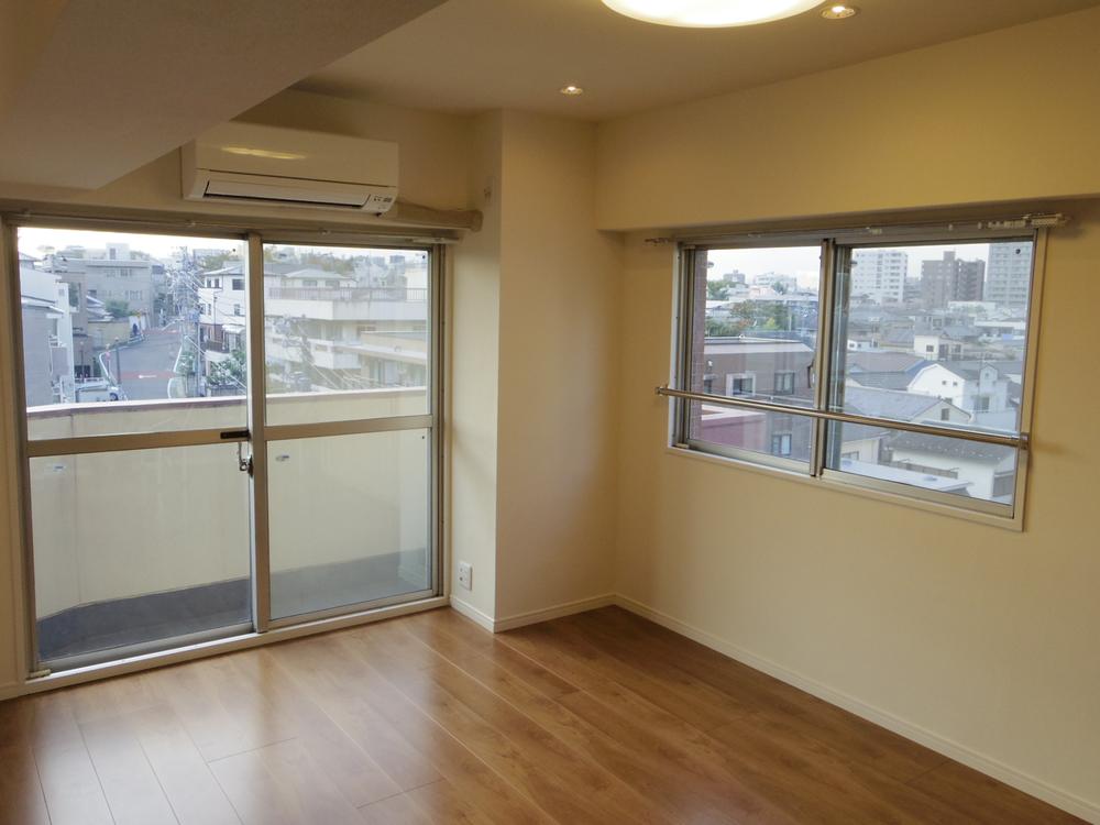 Non-living room. Indoor (11 May 2013) Shooting