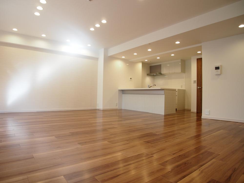 Living. Local (11 May 2013) Shooting