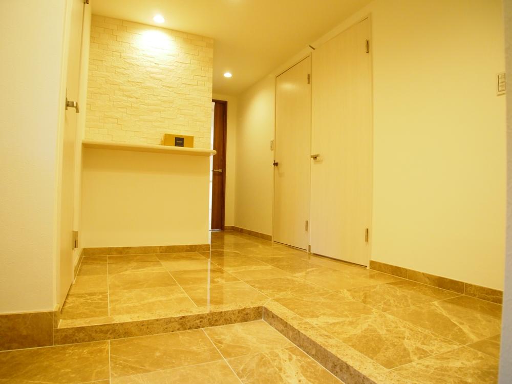 Entrance. Local (11 May 2013) Shooting