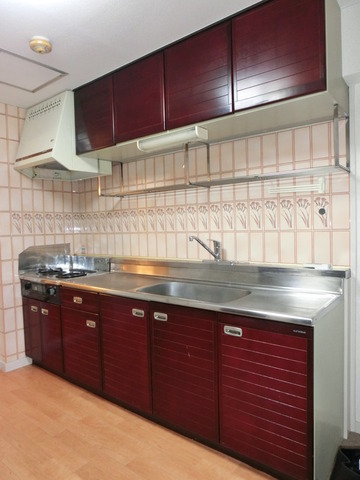 Kitchen. Kitchen (2 burner stove)