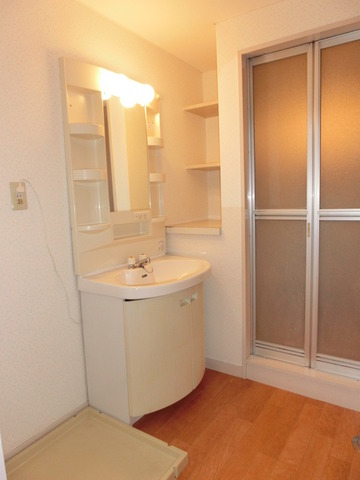 Washroom. Bathroom vanity ・ Laundry Area