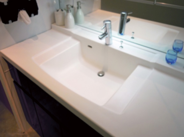 Bathing-wash room.  [Bathroom vanity] Integrated countertop there is no seam of the top plate and bowl. It will produce a sophisticated space calm the top plate of the bowl and the matte finish of the new shape that divided the dry zone and wet zone.