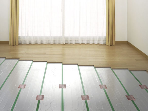 Living.  [Hot water floor heating] Warm and comfortable the whole room from feet. Also, Since there is no thing that I'll up the dust and dirt, It is comfortable and health specifications.  ※ Equipment photo posted below are all the same specification.