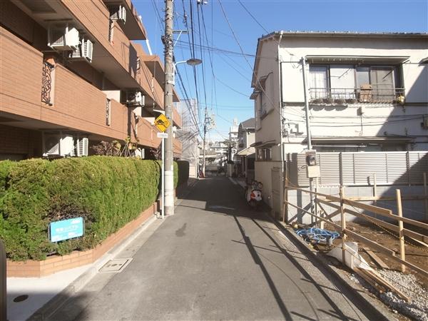 Local photos, including front road. Front road 2013 / 12 shooting