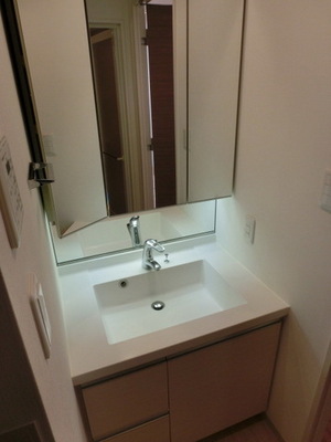 Washroom. With three-sided mirror independent wash basin