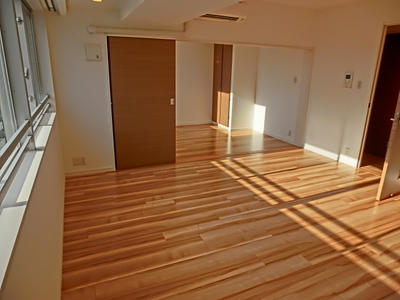 Living and room. Southwestward sunny ・ 13.6 Pledge spacious living