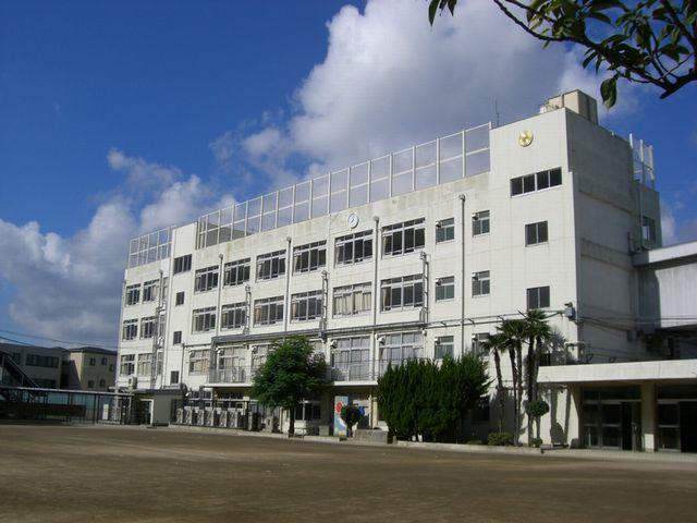 Junior high school. 486m to Bunkyo Tatsubun Forest Junior High School