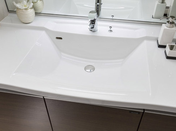Bathing-wash room.  [Counter-integrated basin bowl] Beautiful in appearance, You can suppress the occurrence of dirt and mold because there is no seam. further, Care is also easy.