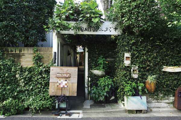 Building structure. Nishikata pottery studio / Hongo around the history and culture Steeped location. This is also a historic workshop was Hirakikama in 1976. To this opportunity, Why not try to start a hobby to touch the Japanese culture.  ※ About than local 650m (9-minute walk)