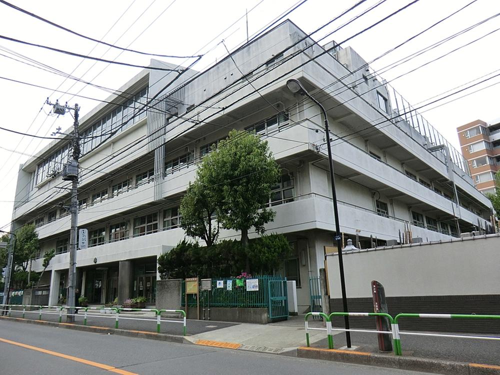 Primary school. 248m to Bunkyo Ward KimuTomi Elementary School