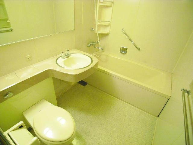Toilet. 3-point unit