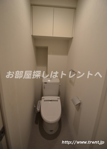 Toilet. We are using a photo of the room in the same building 1K type. Your reference