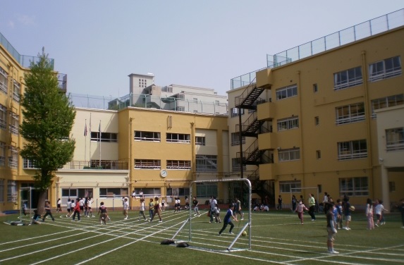 Primary school. 490m to Totsuka first elementary school (elementary school)