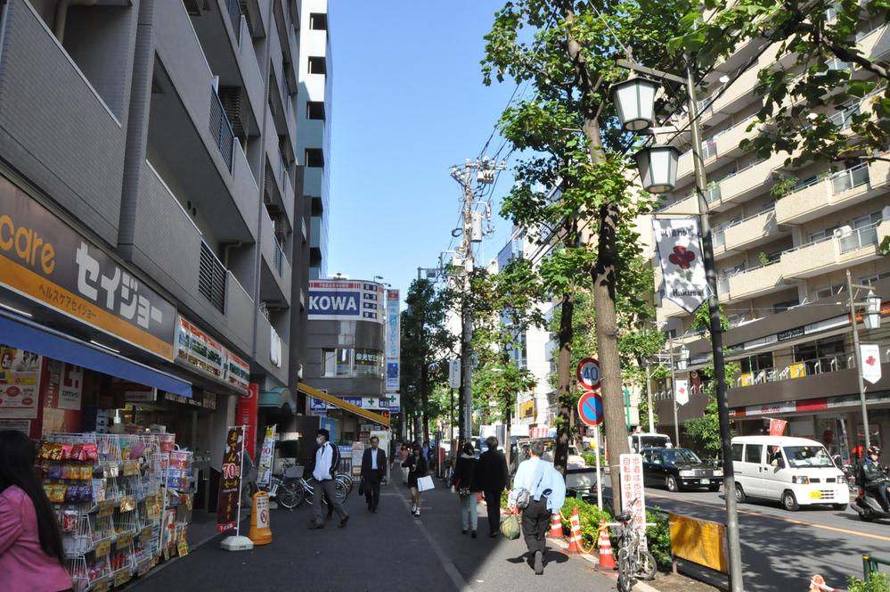 Streets around. 300m to Hakusan shopping street