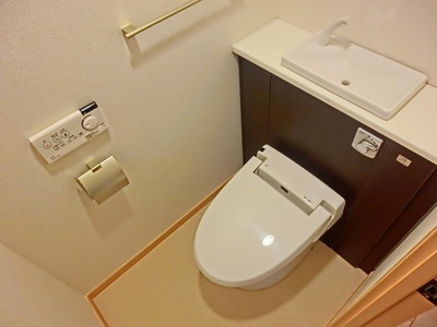 Toilet. Bidet ・ Mini washbasin