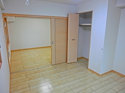 Living and room. 15.2 Pledge room in the partition open