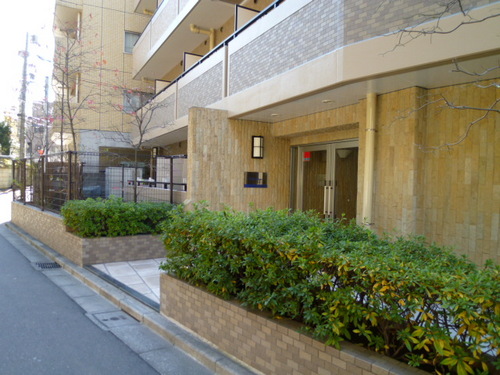Building appearance. 6-story reinforced concrete condominium (^_^) /