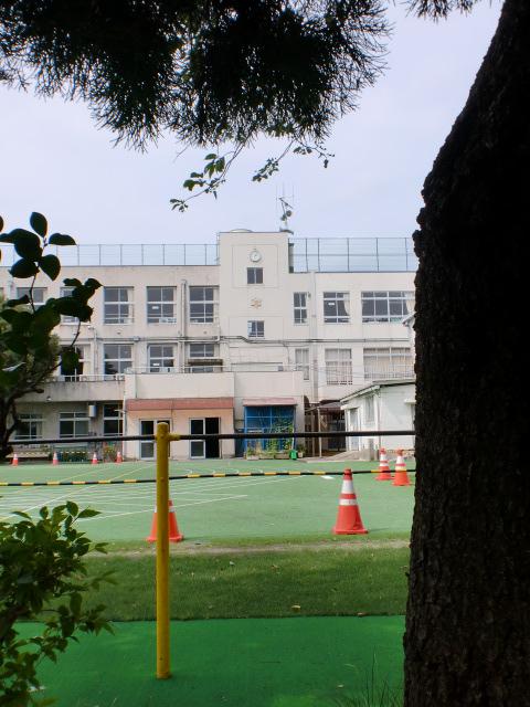 Primary school. 405m to Bunkyo Ward Kohinata Utenamachi elementary school