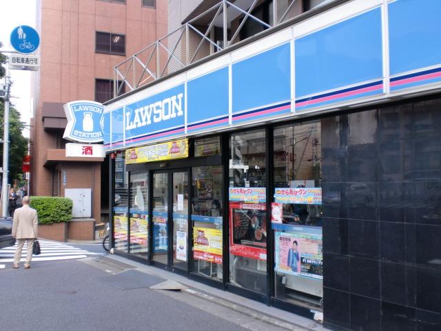 Convenience store. 358m until Lawson Shinjuku Suidocho shop