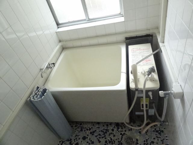 Bath. With balance kettle