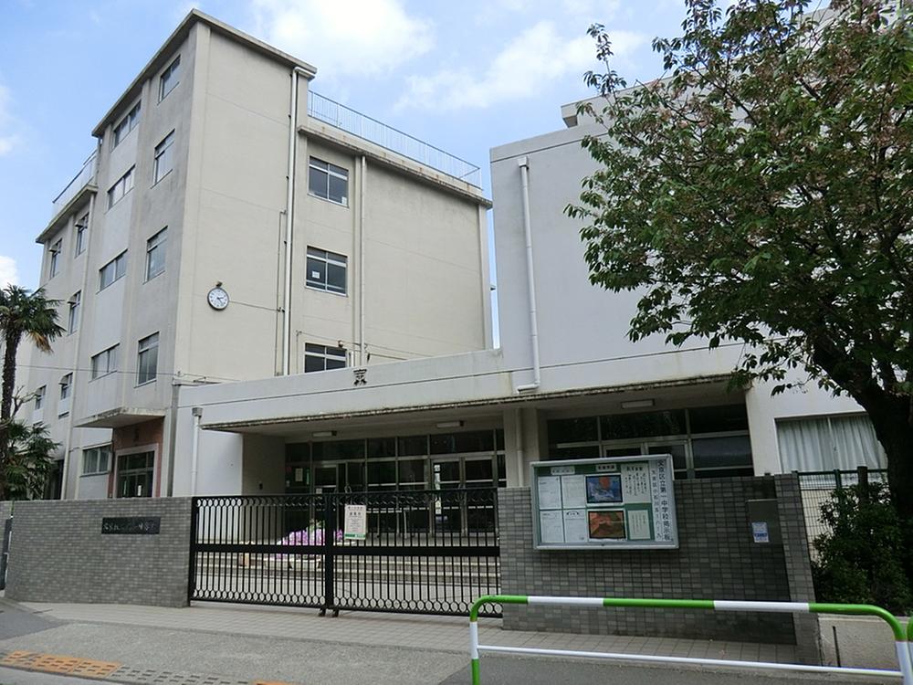 Junior high school. 375m to Bunkyo Ward first junior high school